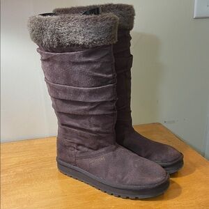 Skechers Tall Suede Winter Boots with Faux Fur Cuff - Dark Brown. Size 9.5